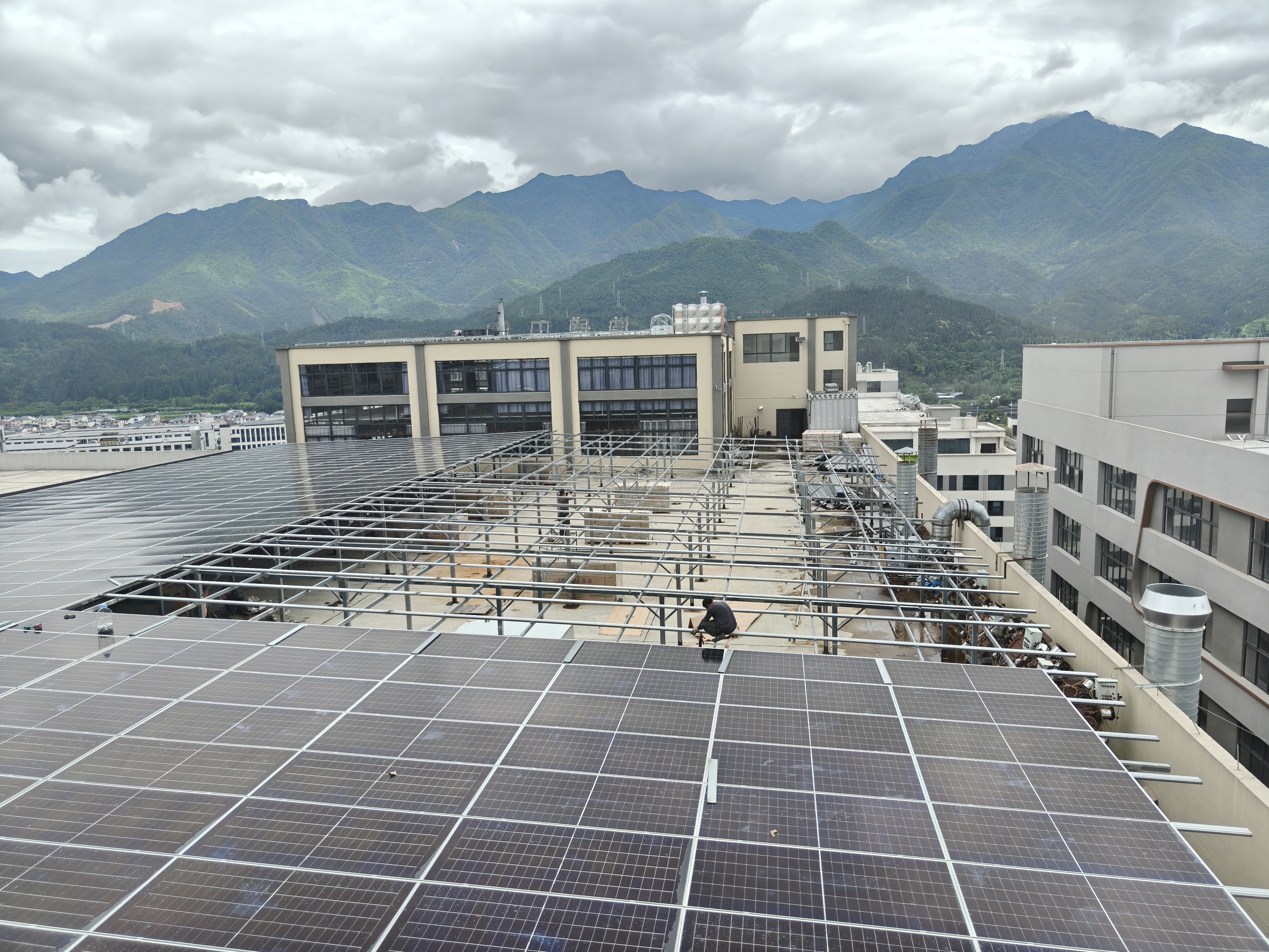 精诚家居686.435kW项目施工全景